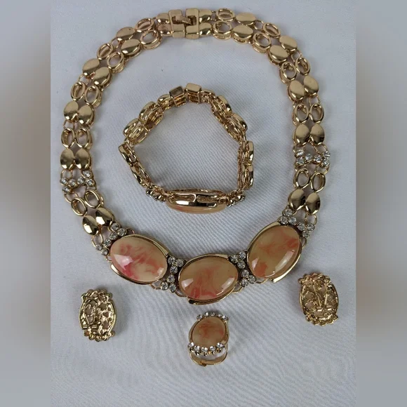 NWOT, BEAUTIFUL AFRICAN PARTY JEWELRY SET. - Picture 7 of 7